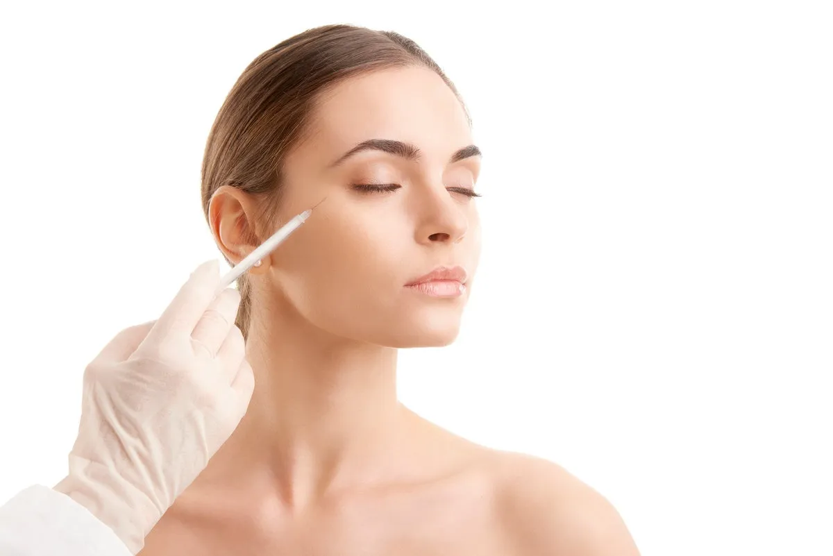 Applying cosmetic treatment to skin